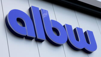 albw Logo auf der Gebäudefassade