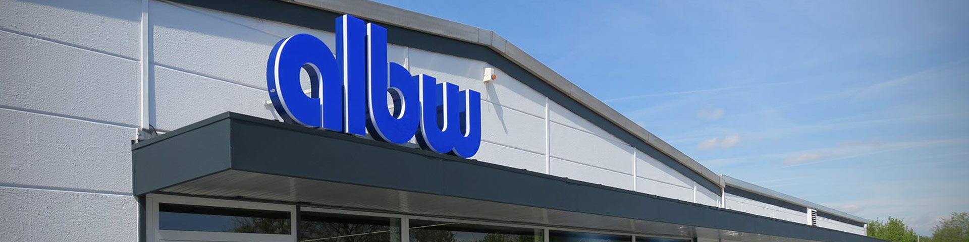 albw Logo auf der Gebäudefassade