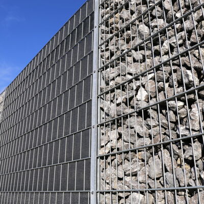 Gabionen-Zaun (Foto © iStock.com/Kenny10)
